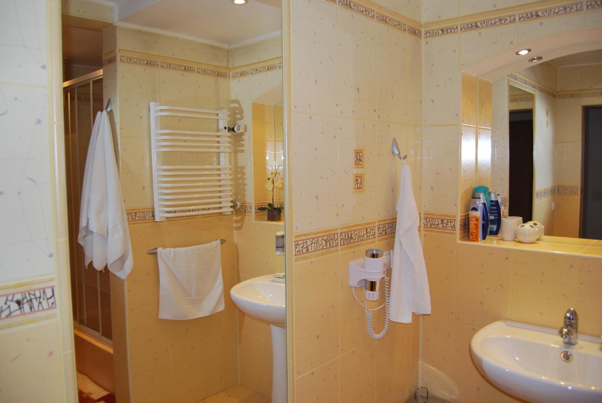Hotel W Dobieszkowie Strykow Bilik gambar