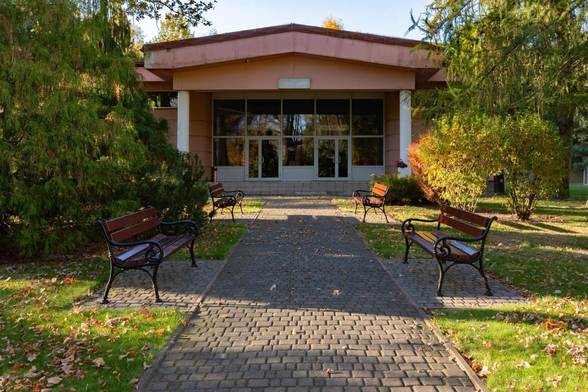 Hotel W Dobieszkowie Strykow Luaran gambar
