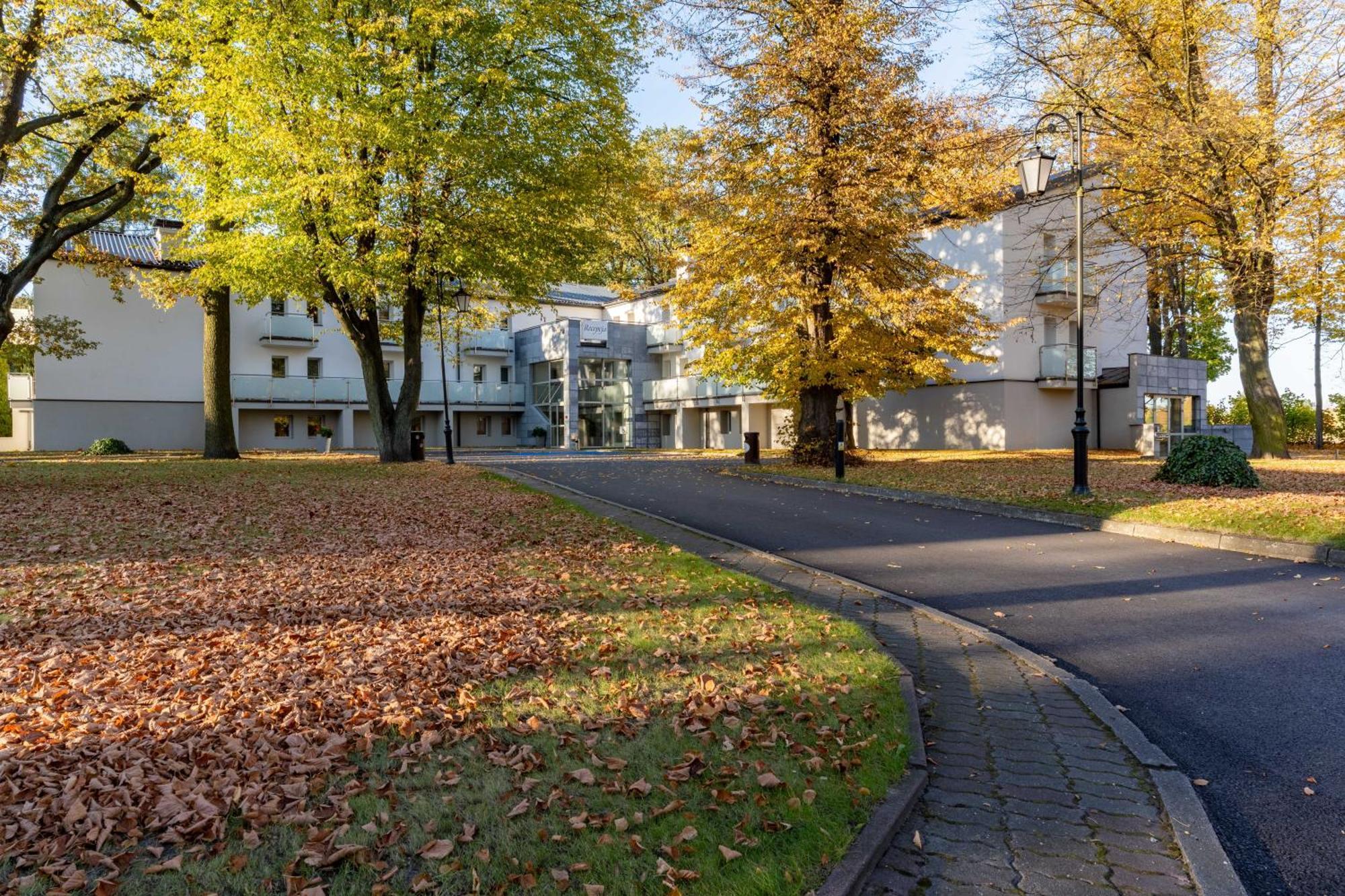 Hotel W Dobieszkowie Strykow Luaran gambar