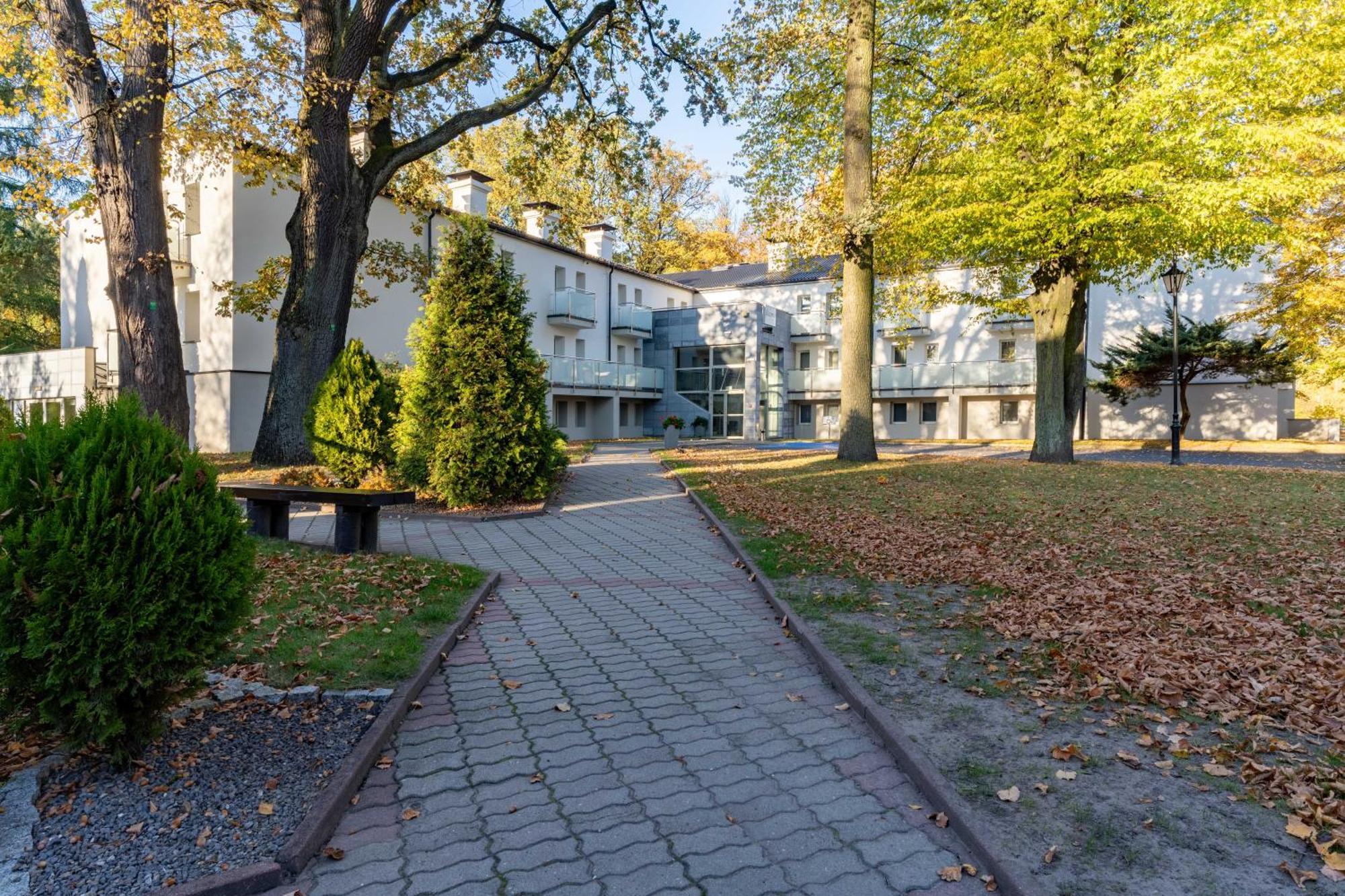 Hotel W Dobieszkowie Strykow Luaran gambar