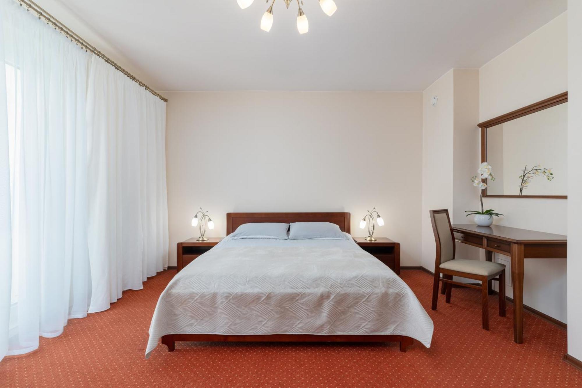 Hotel W Dobieszkowie Strykow Luaran gambar