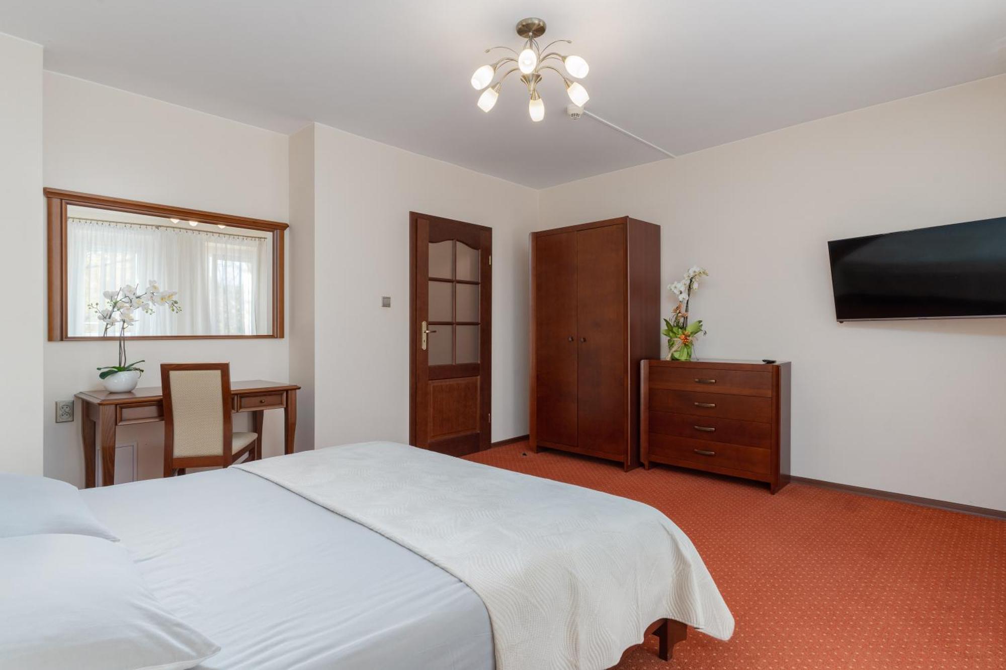 Hotel W Dobieszkowie Strykow Luaran gambar