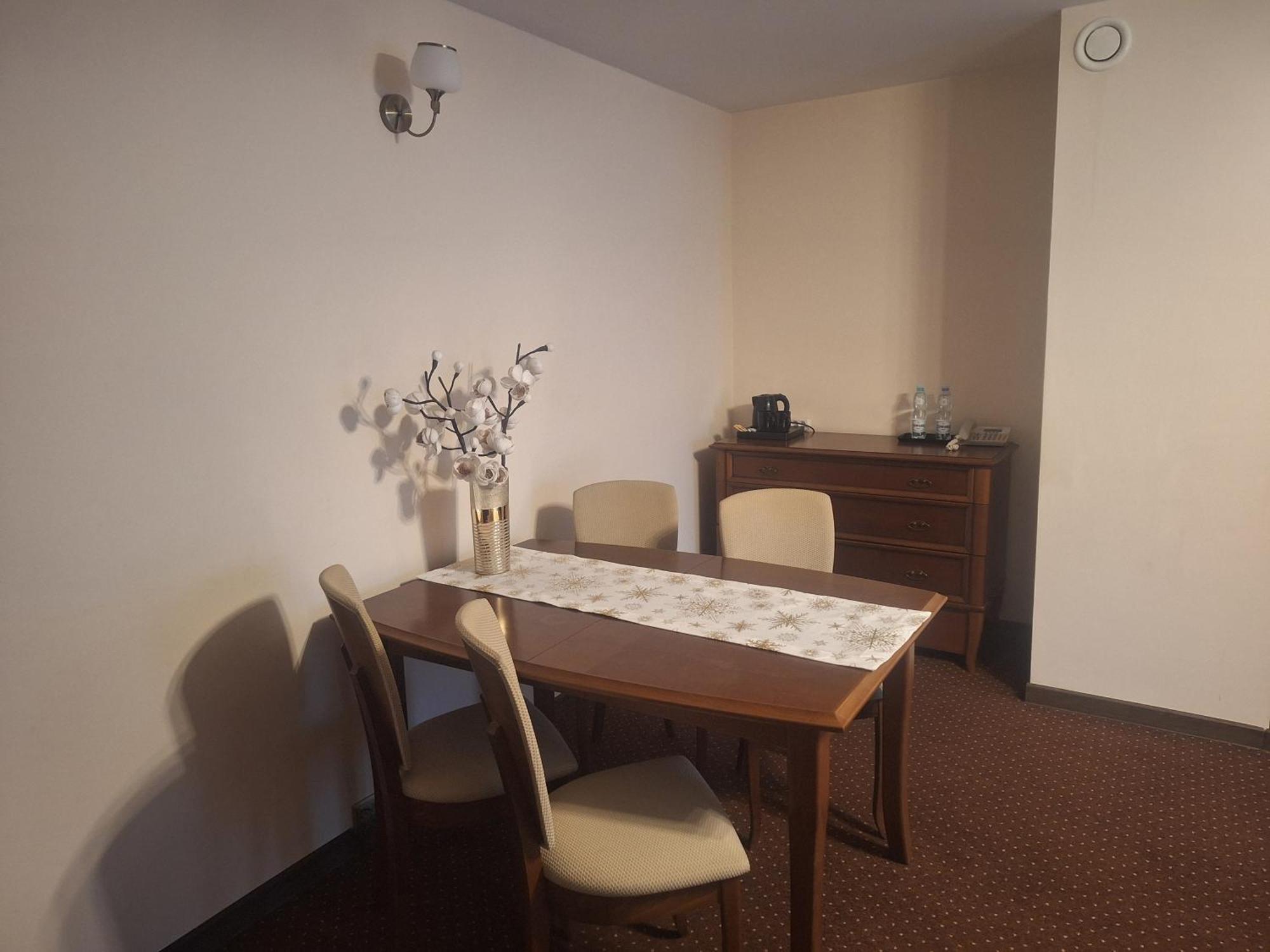 Hotel W Dobieszkowie Strykow Luaran gambar