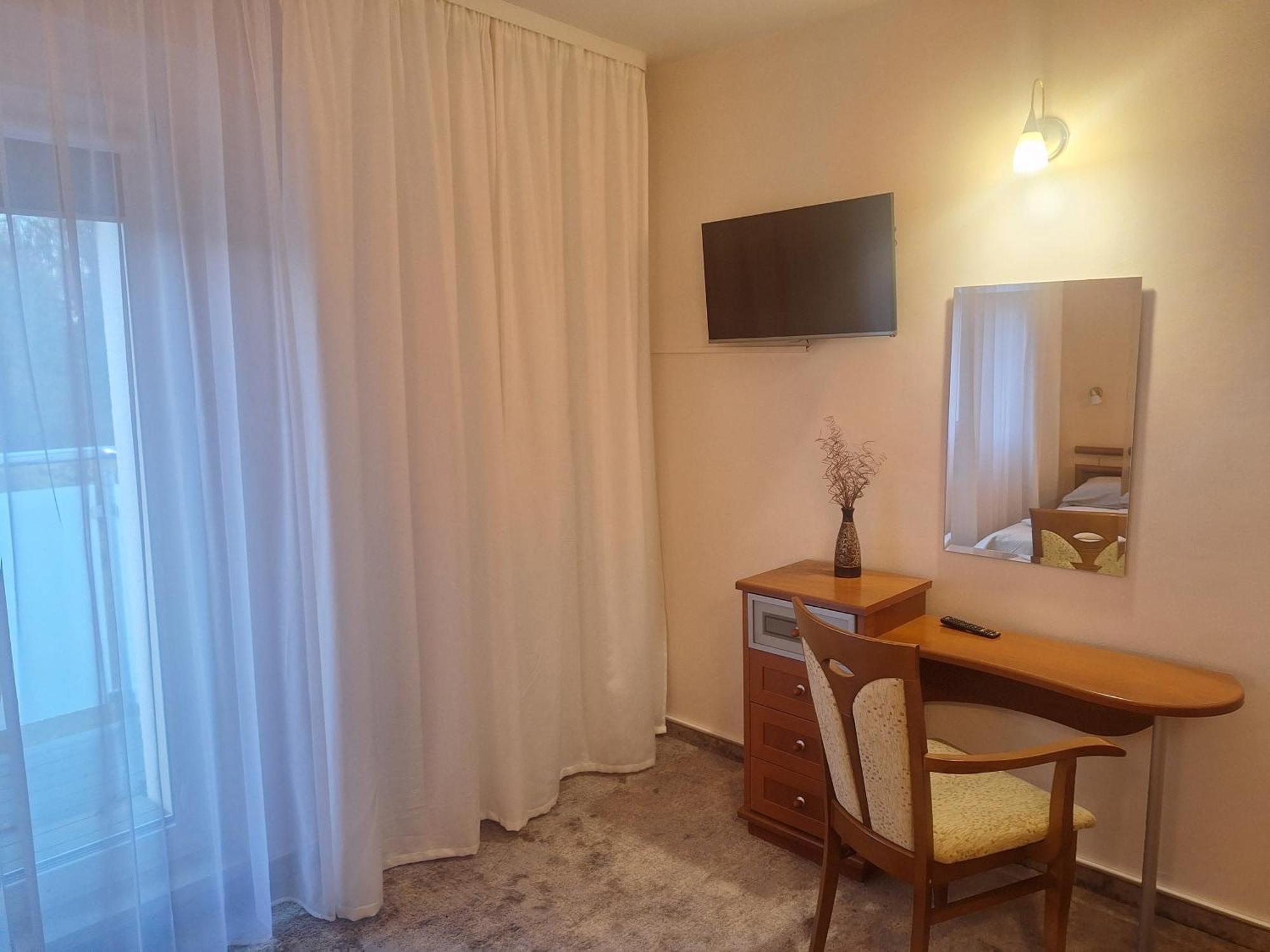 Hotel W Dobieszkowie Strykow Luaran gambar