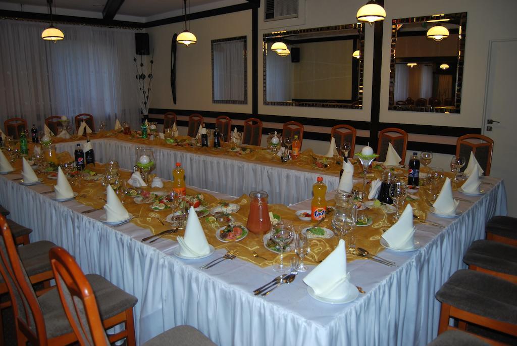 Hotel W Dobieszkowie Strykow Luaran gambar